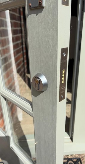 Front door lock replaced by an Austin locksmith